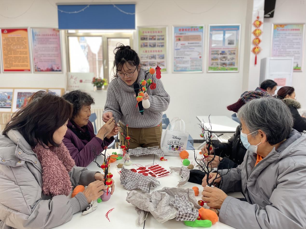 双赢彩票石景山老山街道东里南社区开展“柿柿”如意面塑手工制作活动(图3)